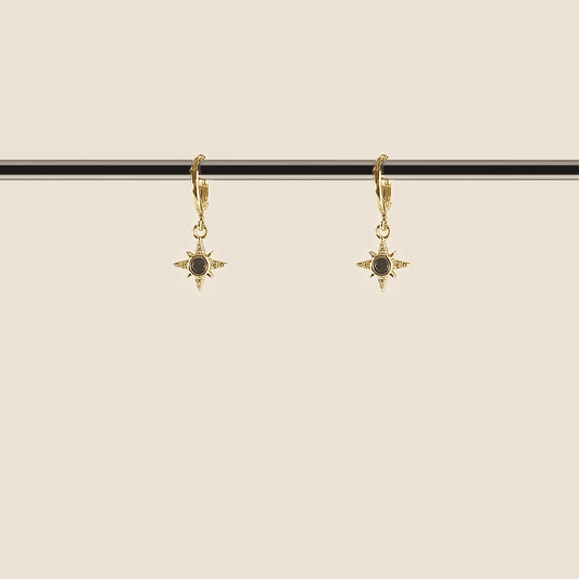 Aretes estrella, sol en color negro en chapa de oro